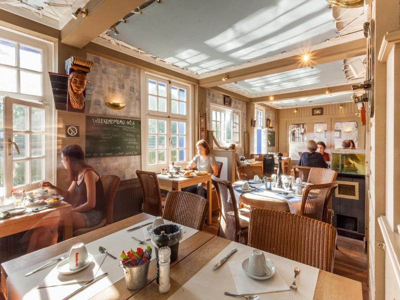 Boat Hotel De Barge image