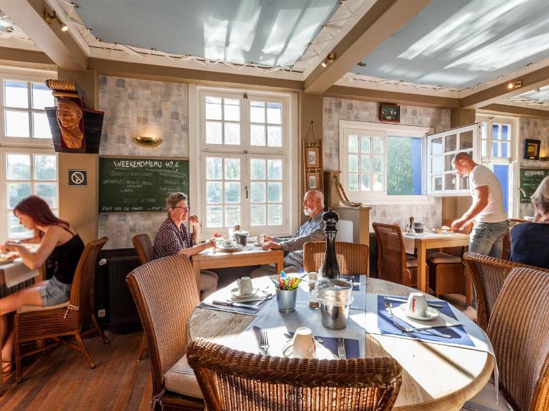 Boat Hotel De Barge image