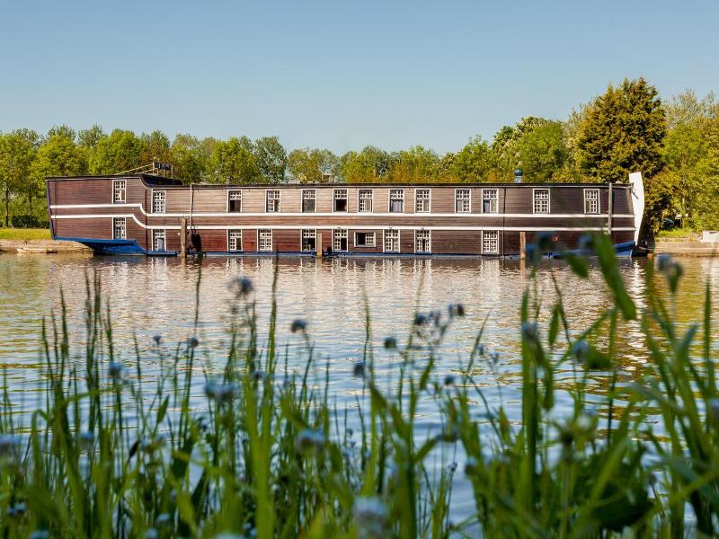 Boat Hotel De Barge image
