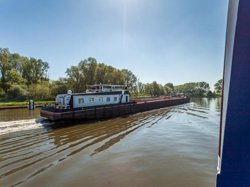 Boat Hotel De Barge image