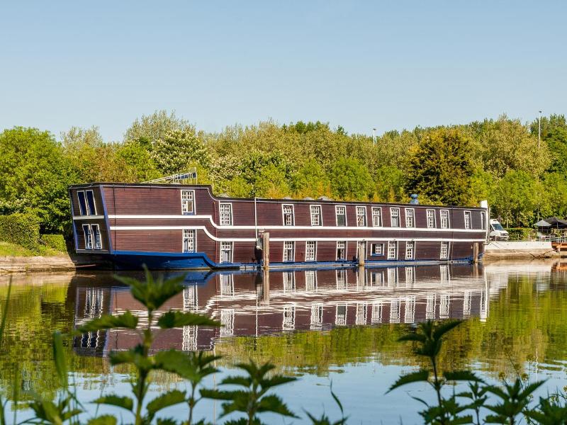 Boat Hotel De Barge image