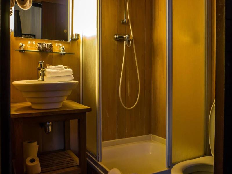 Boat Hotel De Barge image