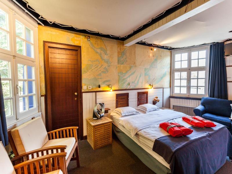 Boat Hotel De Barge image