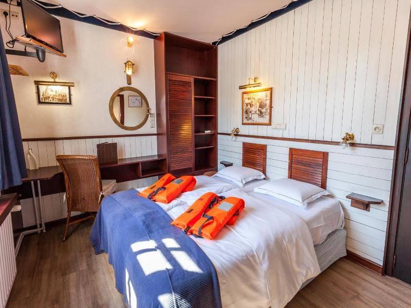 Boat Hotel De Barge image