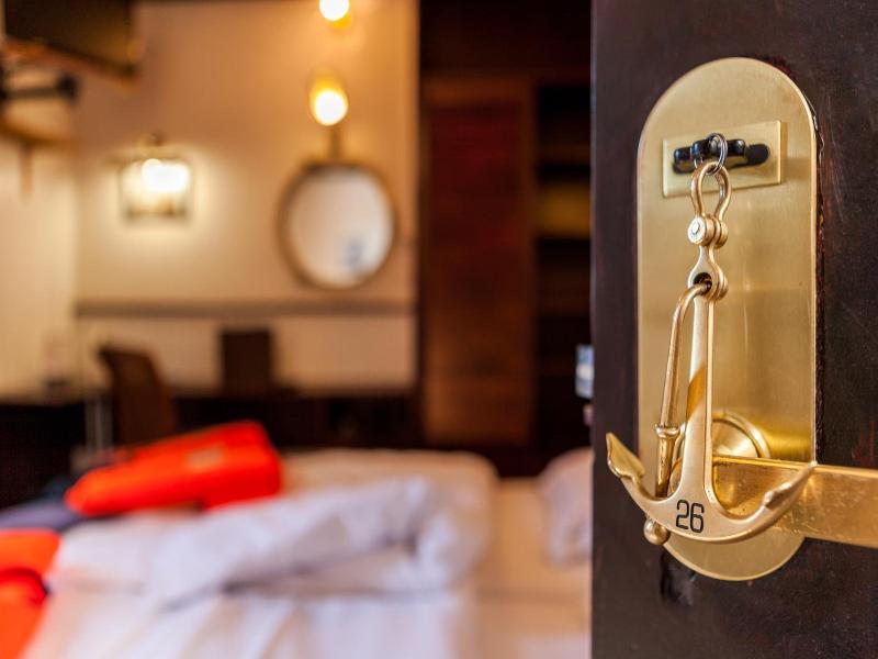 Boat Hotel De Barge image