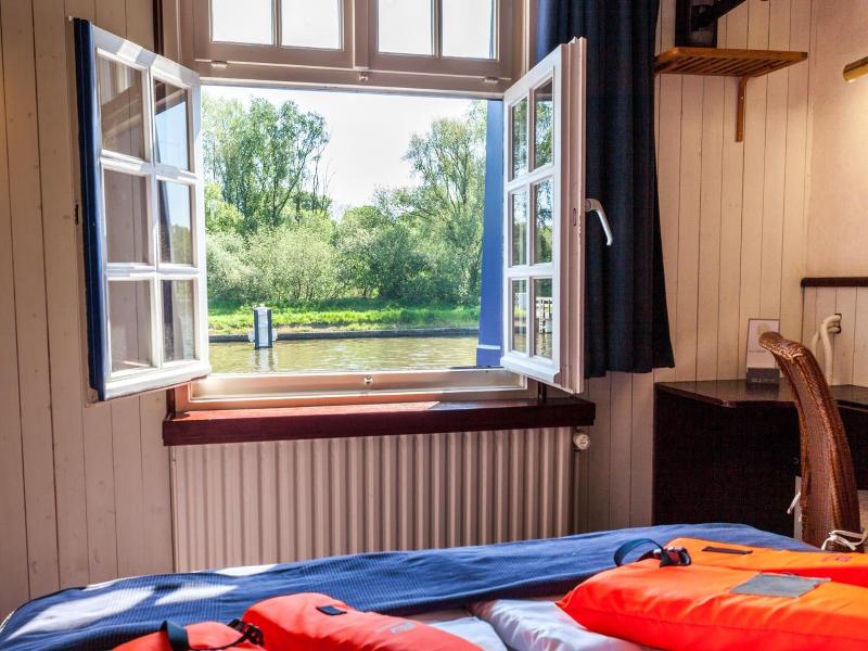Boat Hotel De Barge image