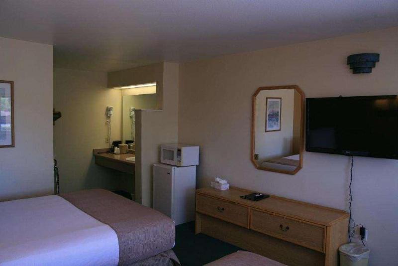 Black Canyon Motel image