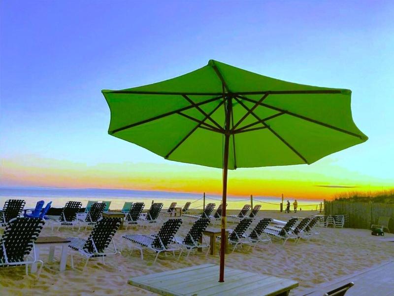 By The Sea Guests Bed Breakfast Suites image