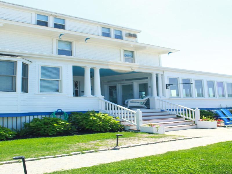 By The Sea Guests Bed Breakfast Suites image