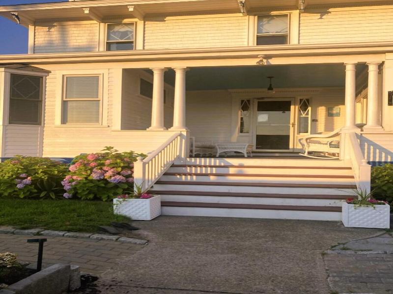 By The Sea Guests Bed Breakfast Suites image