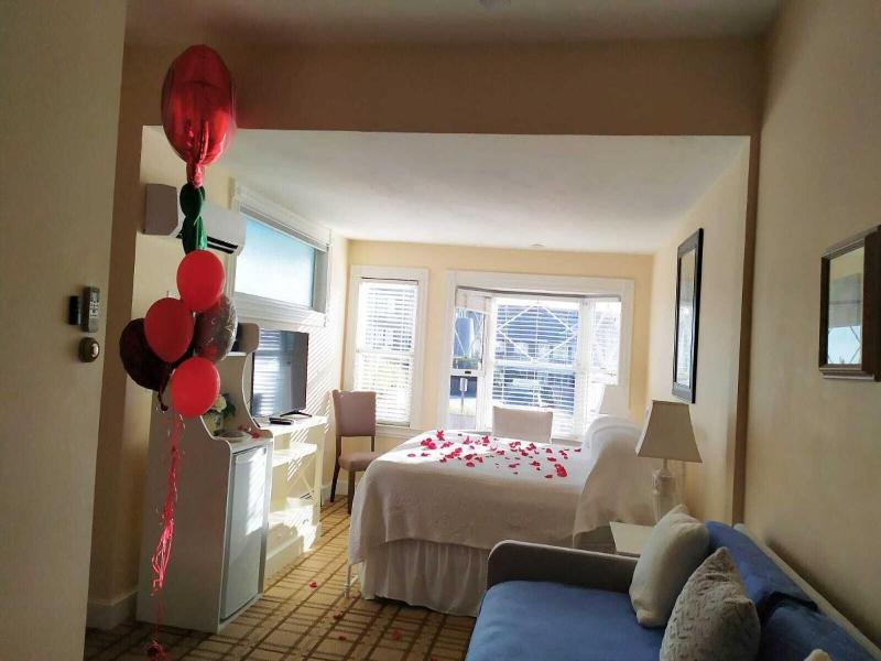 By The Sea Guests Bed Breakfast Suites image