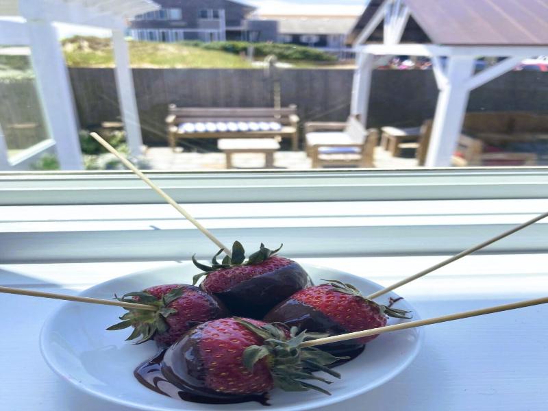 By The Sea Guests Bed Breakfast Suites image