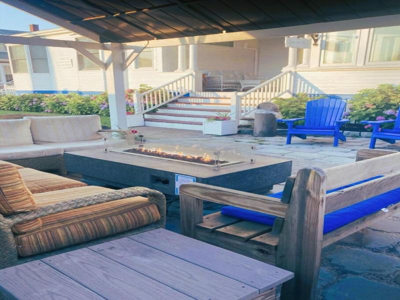 By The Sea Guests Bed Breakfast Suites image