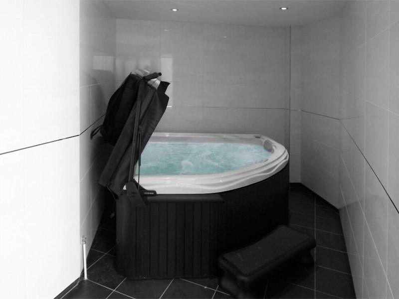Damon S Hotel image