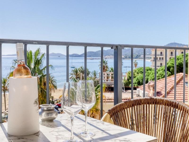 Anglade Hotel image