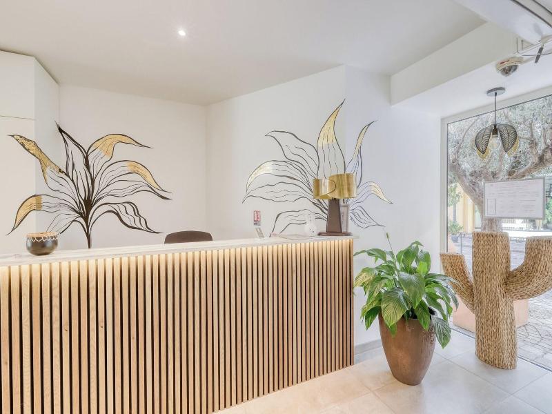 Anglade Hotel image