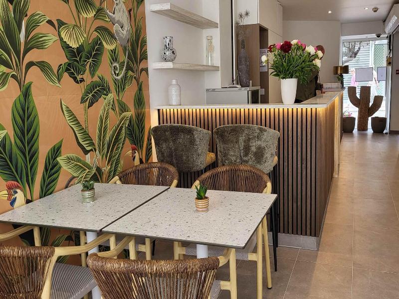 Anglade Hotel image