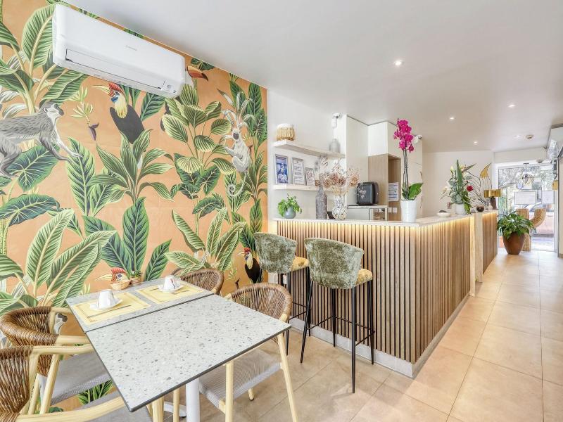 Anglade Hotel image