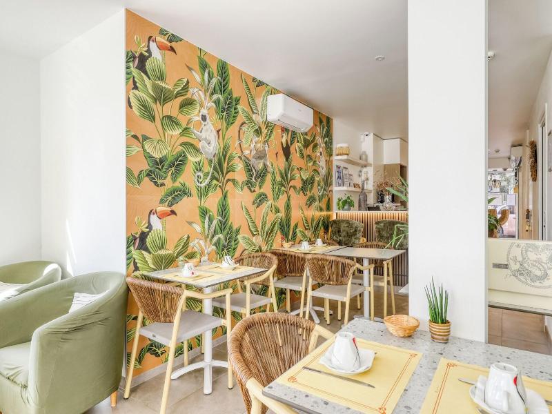 Anglade Hotel image