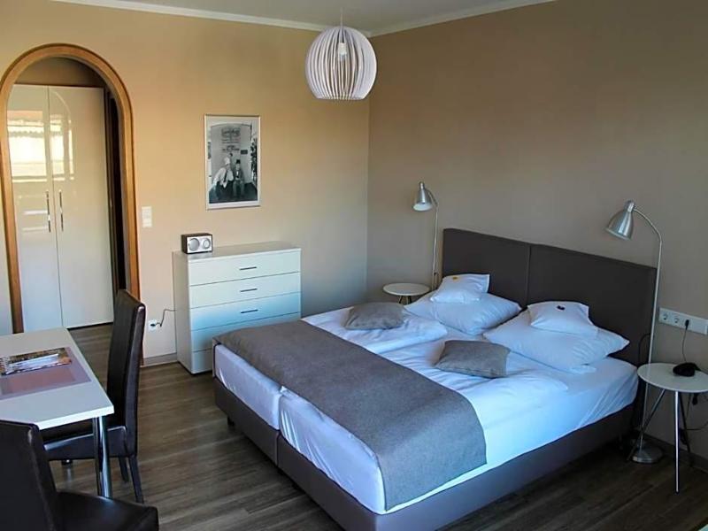 Hotel Garni Bellevue image