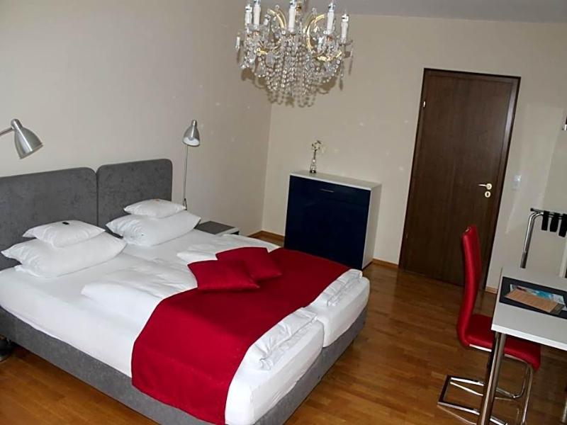 Hotel Garni Bellevue image