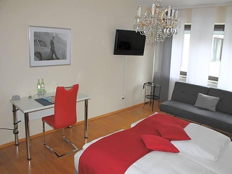 Hotel Garni Bellevue image