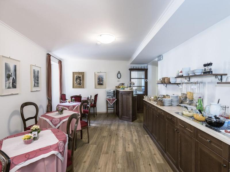 Hotel Garni Corona image