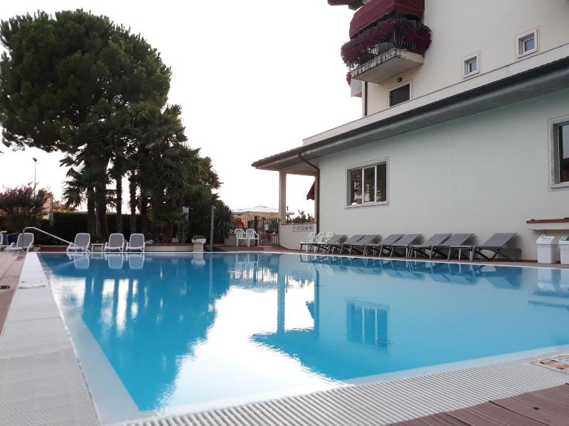 Hotel Da Roberto image