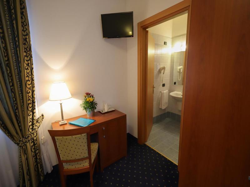 Hotel Da Roberto image
