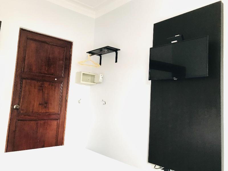 Larq A Park Rooms image