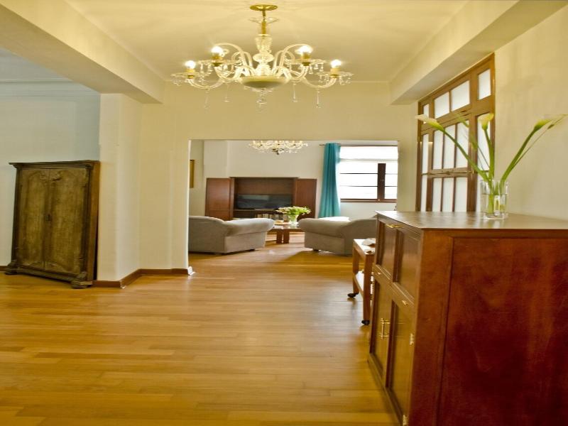 Larq A Park Rooms image