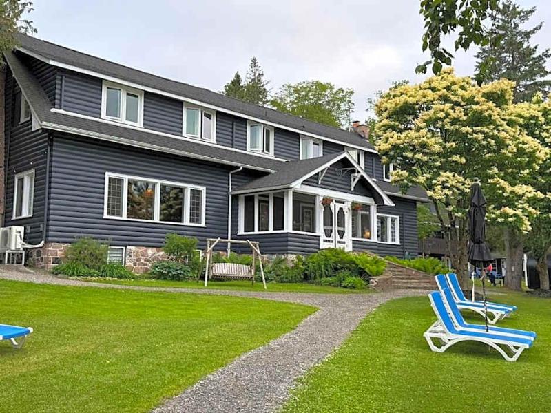 Bonnie View Inn image