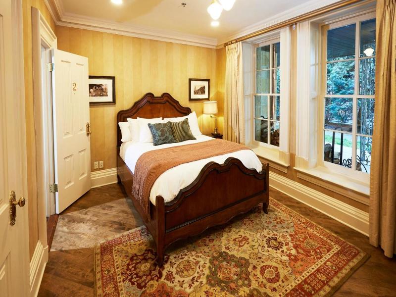 Mansion Hill Inn image