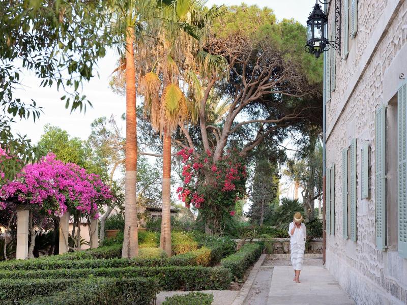 Cal Reiet Holistic Retreat image