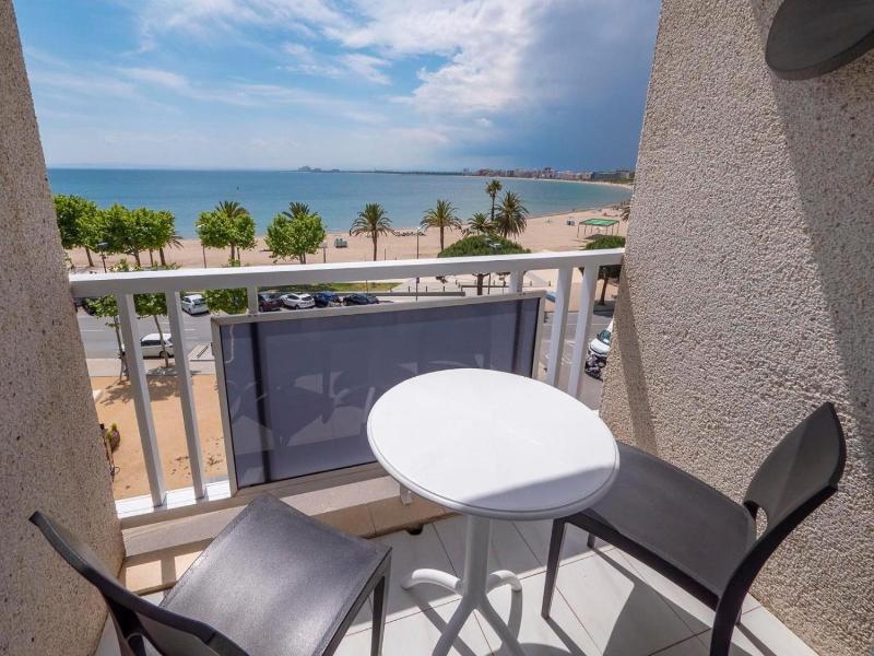 Hotel Vela image
