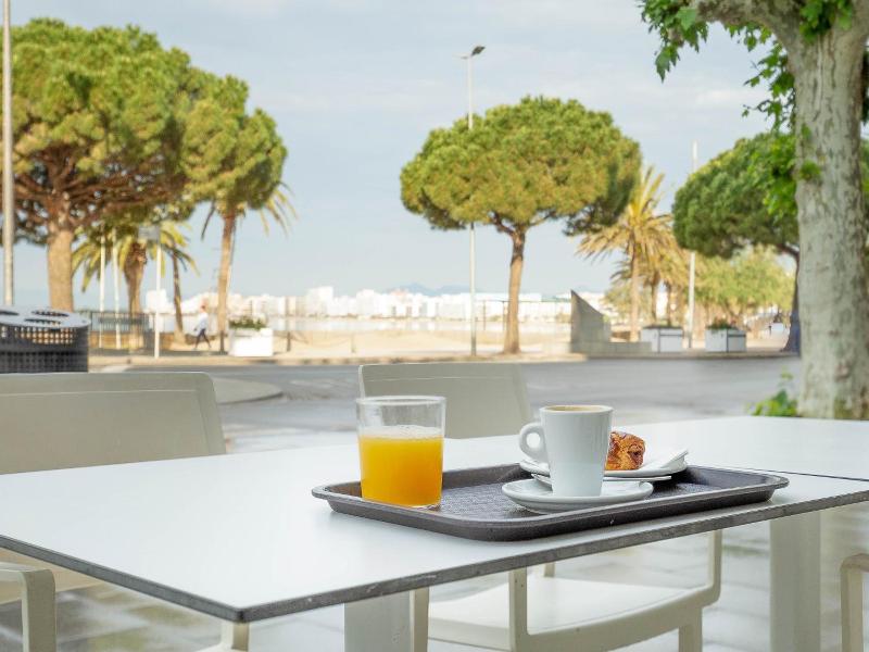 Hotel Vela image