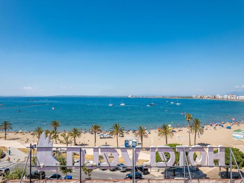 Hotel Vela image