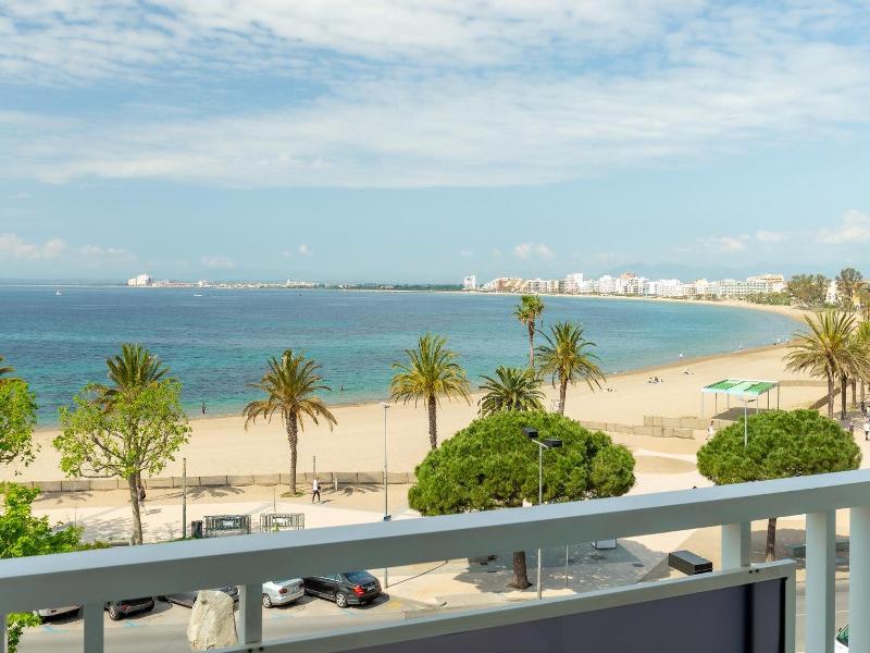 Hotel Vela image