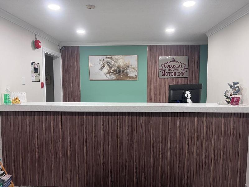 Colonial House Motor Inn