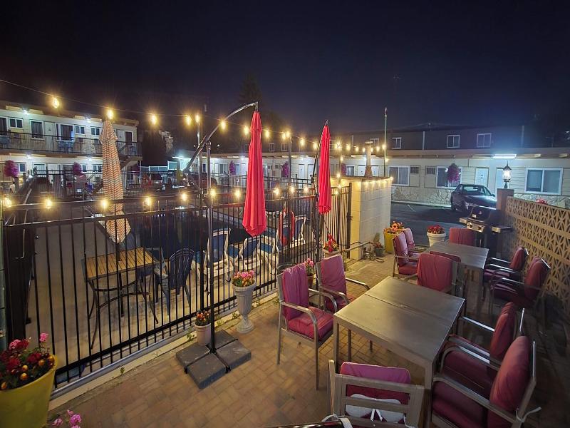Flamingo Motel
