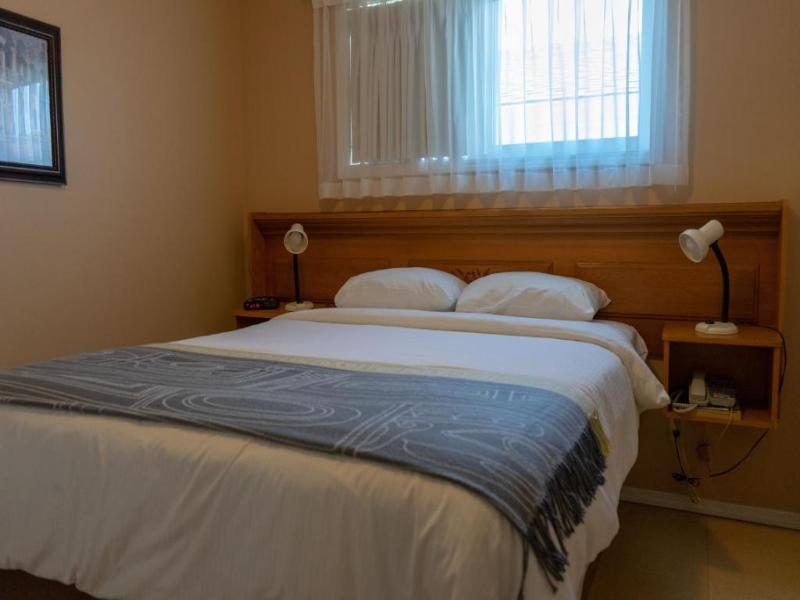 Sandy Beach Motel image