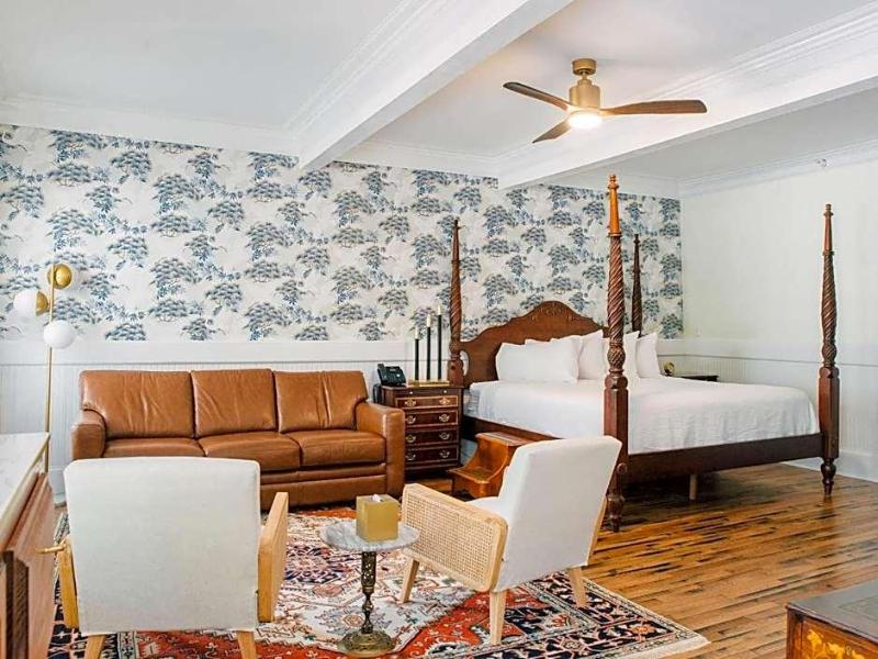 Gibson Inn image