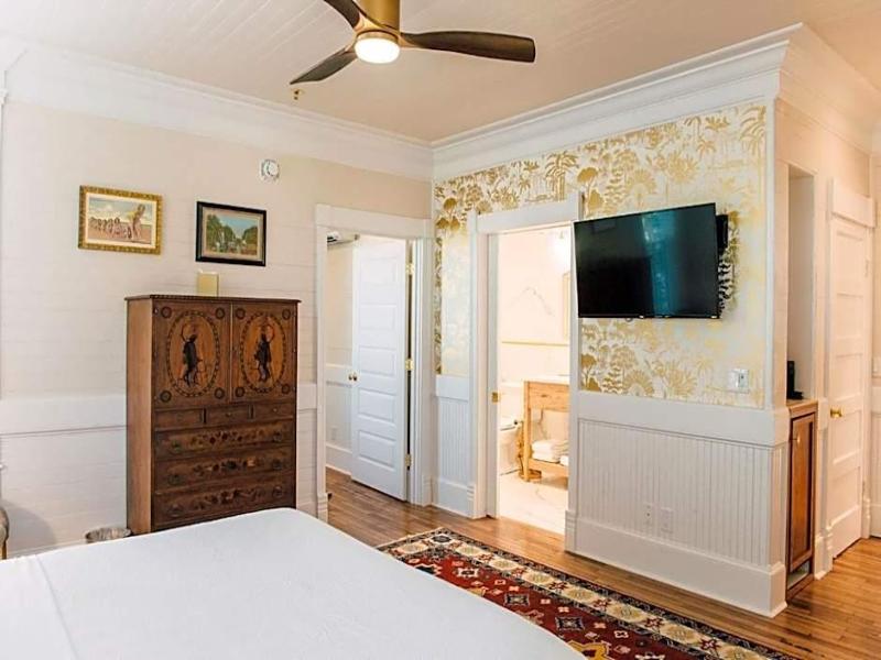Gibson Inn image