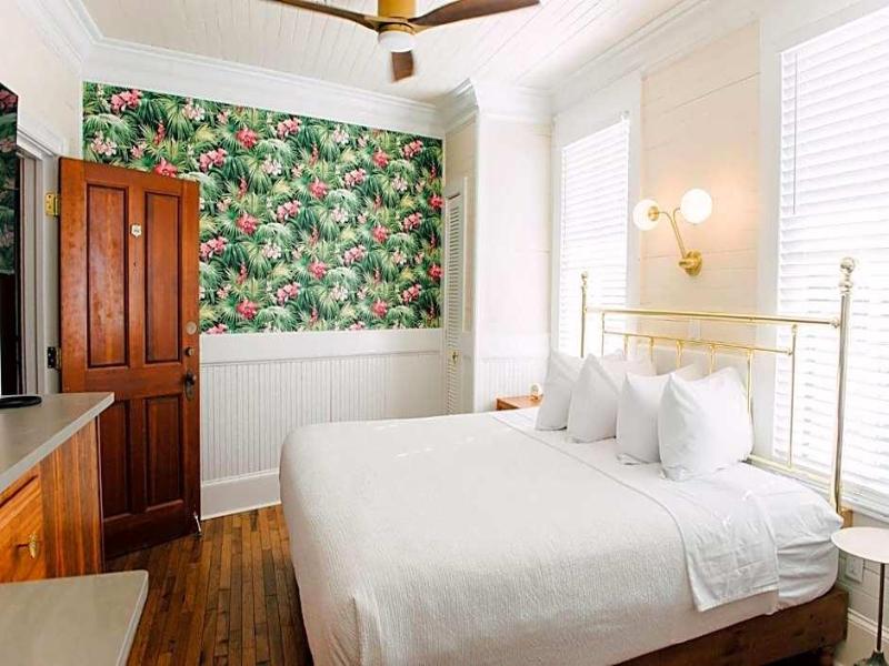 Gibson Inn image