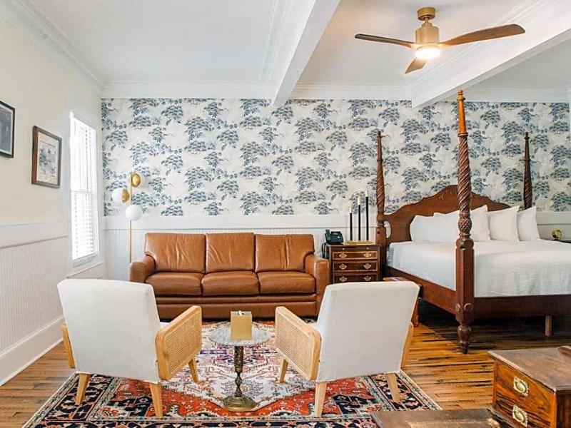 Gibson Inn image