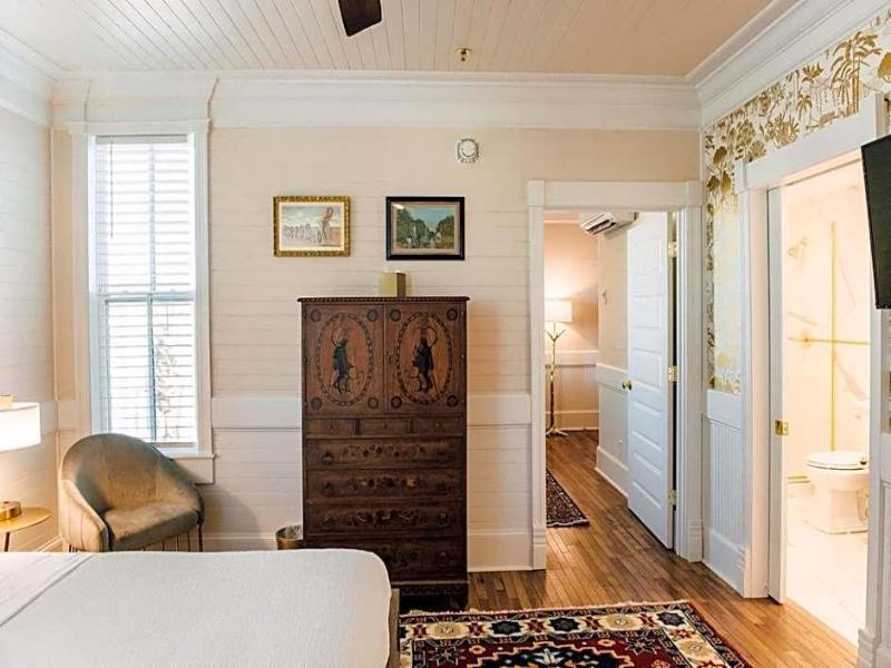 Gibson Inn image