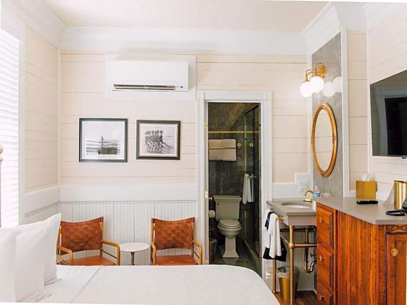 Gibson Inn image