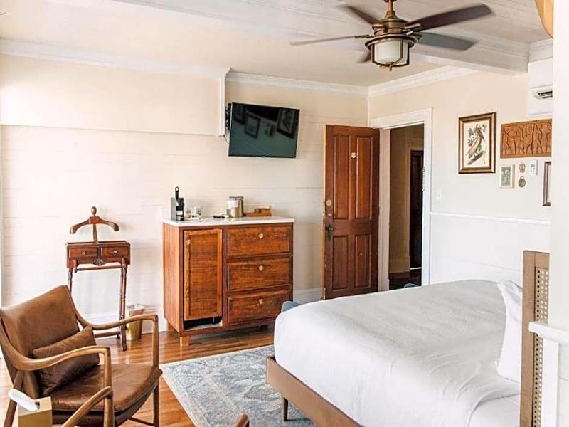 Gibson Inn image