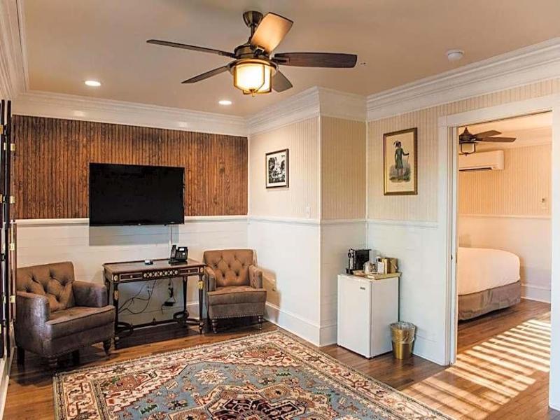 Gibson Inn image