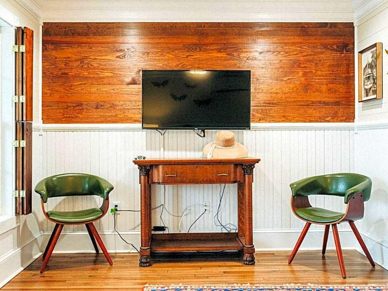 Gibson Inn image